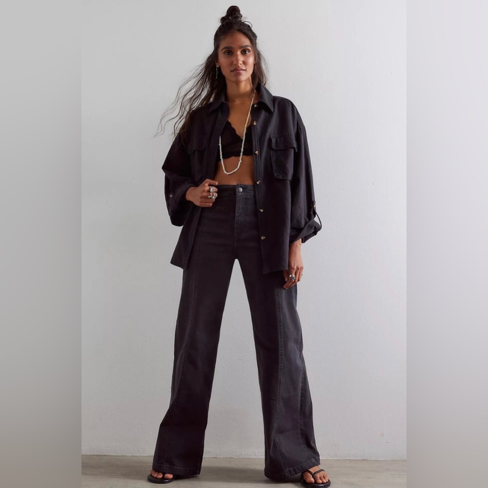 We The Free Libre Black Flare & Wide Leg Jeans **fits closer to 29**